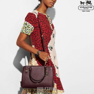 COACH 寇驰 粒面皮革 BROOKYLN 28 CARRYALL 手提包 3.2折$159.99起 海淘转运到手约¥1192 国内¥5950 COACH 寇驰 粒面皮革 BROOKYLN 28 CARRYALL 手提包 3.2折$159.99起 海淘转运到手约¥1192 国内¥5950